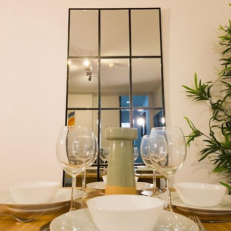 Plenty Of Parking Available; 3 Bedroom Apartment By Property Promise 卡迪夫 外观 照片