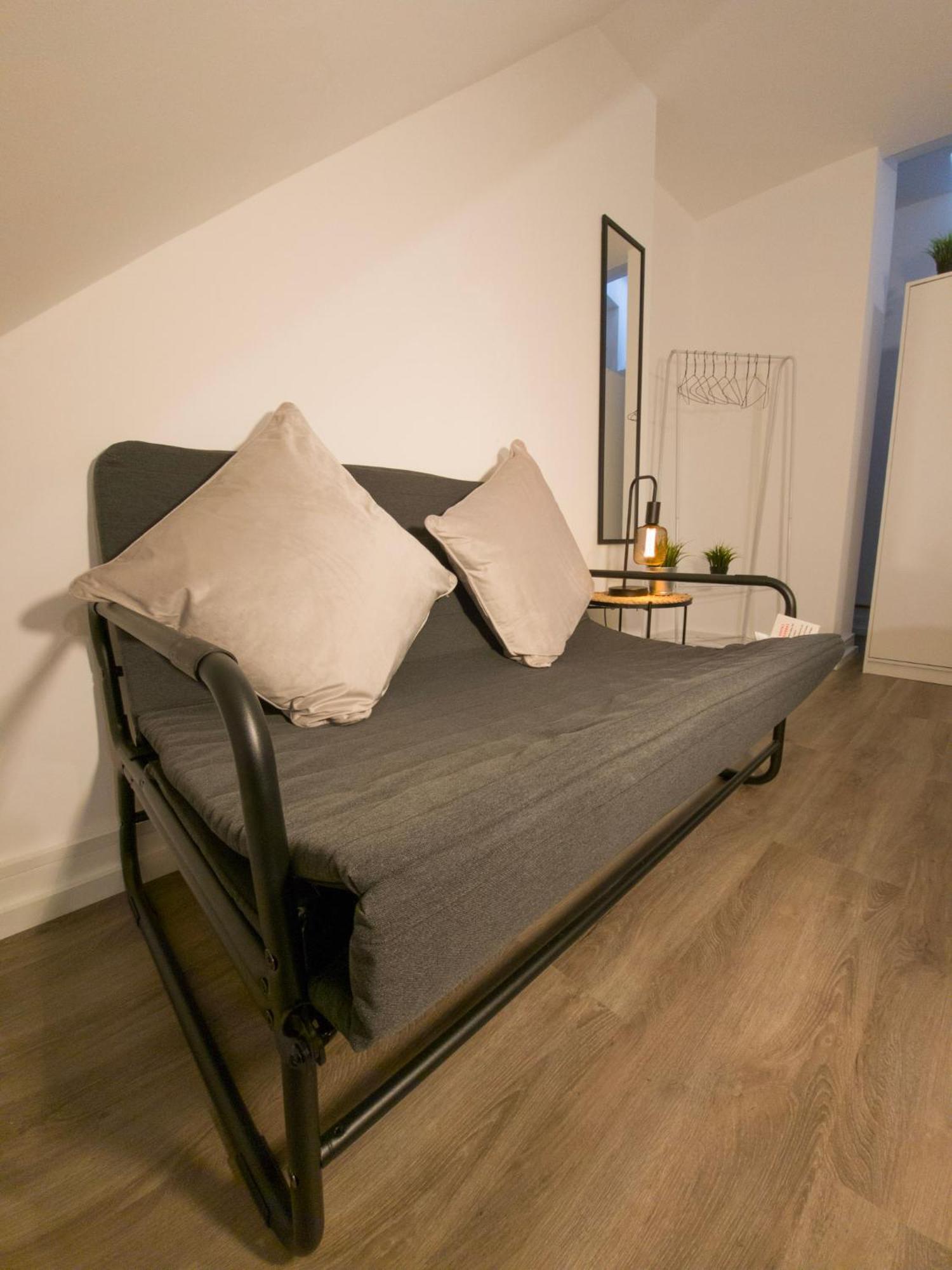 Plenty Of Parking Available; 3 Bedroom Apartment By Property Promise 卡迪夫 外观 照片