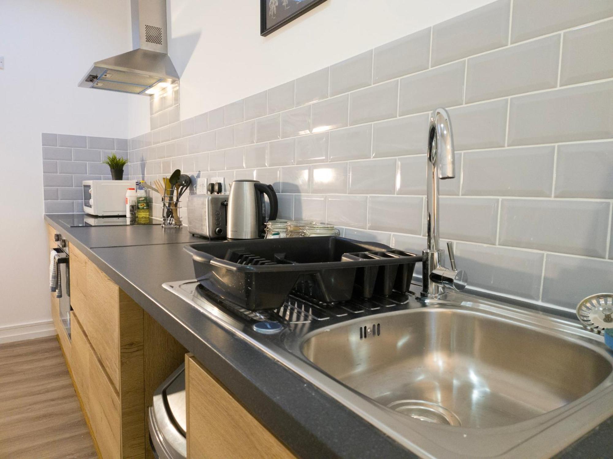 Plenty Of Parking Available; 3 Bedroom Apartment By Property Promise 卡迪夫 外观 照片
