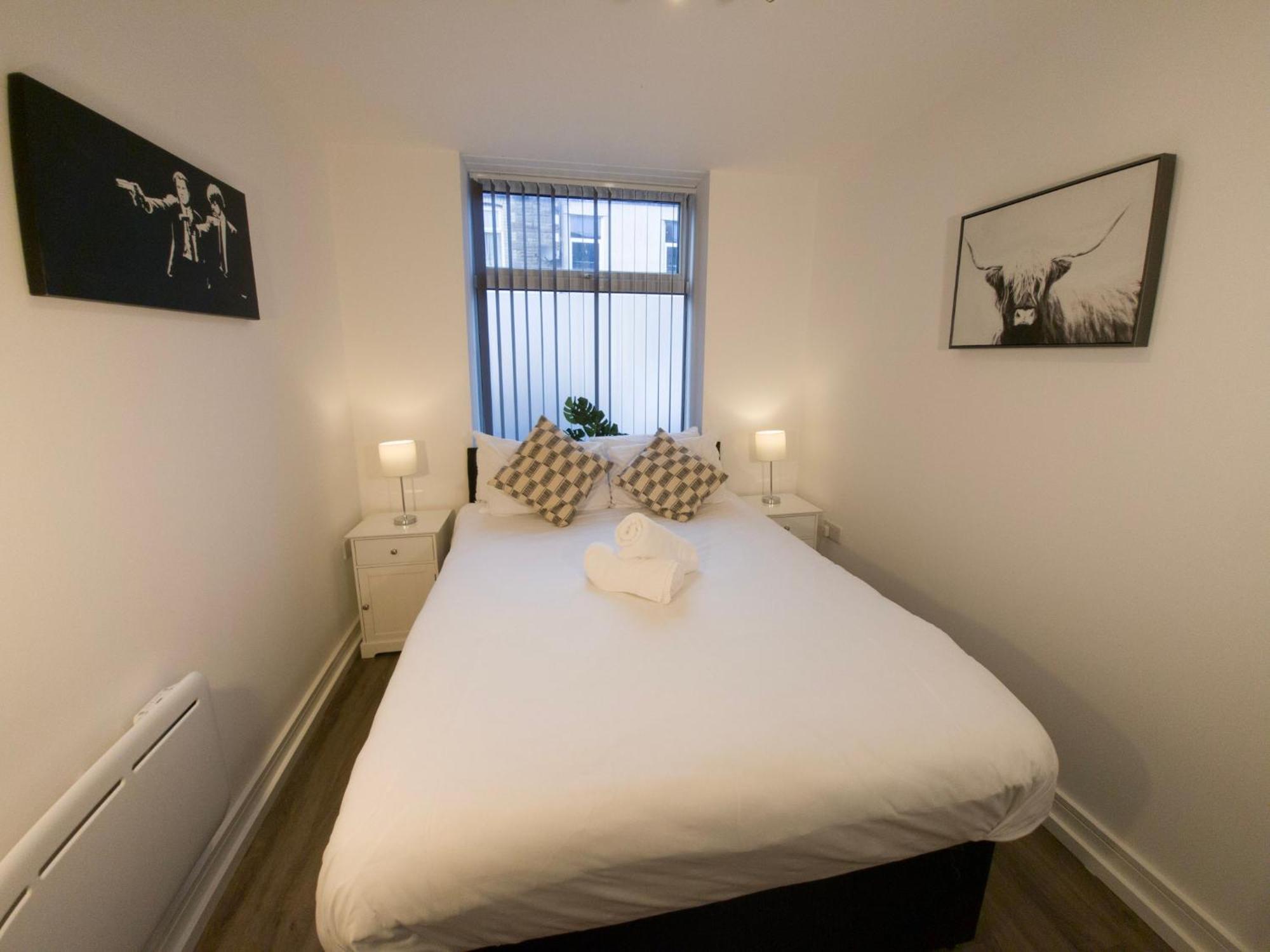 Plenty Of Parking Available; 3 Bedroom Apartment By Property Promise 卡迪夫 外观 照片