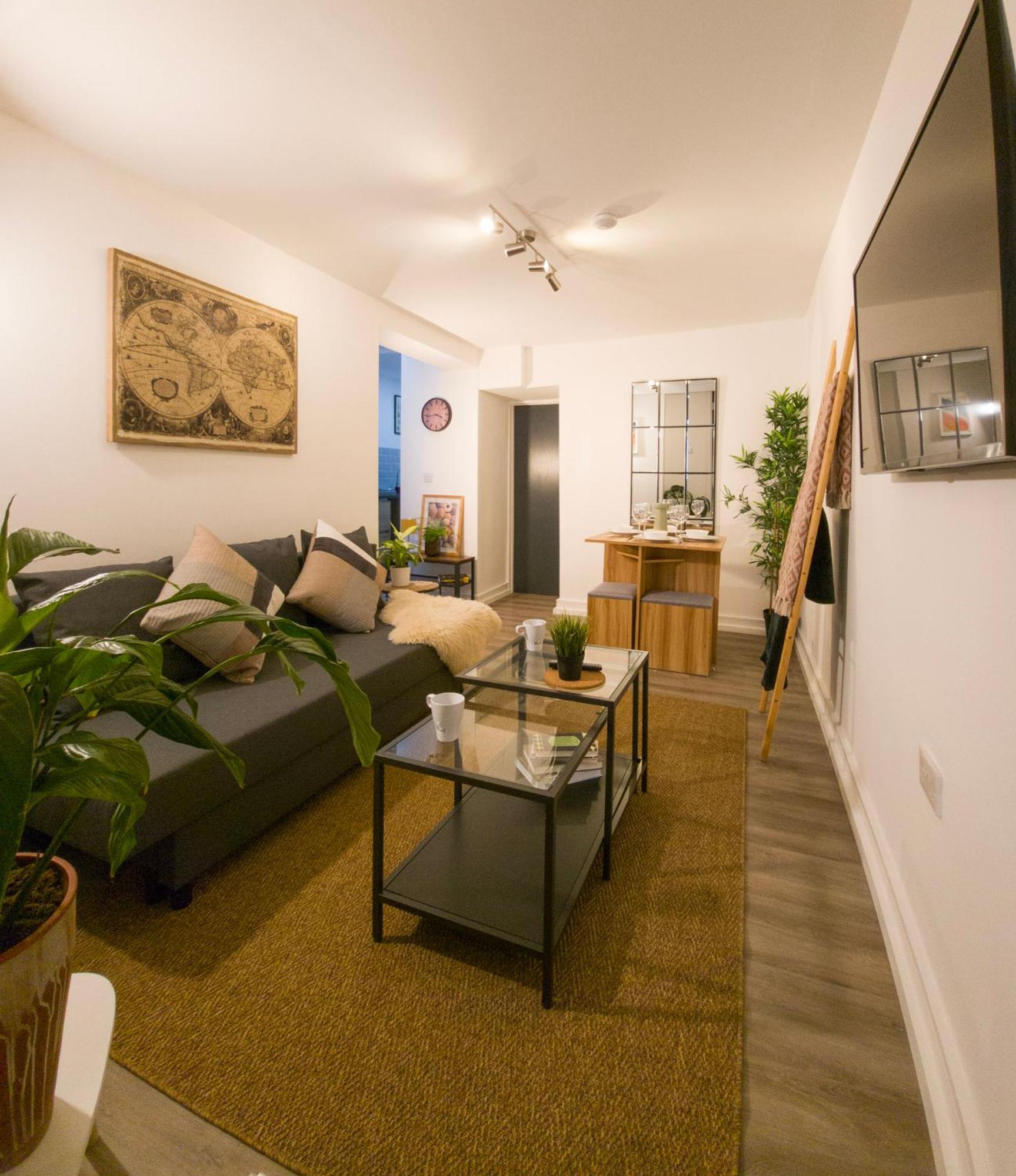 Plenty Of Parking Available; 3 Bedroom Apartment By Property Promise 卡迪夫 外观 照片