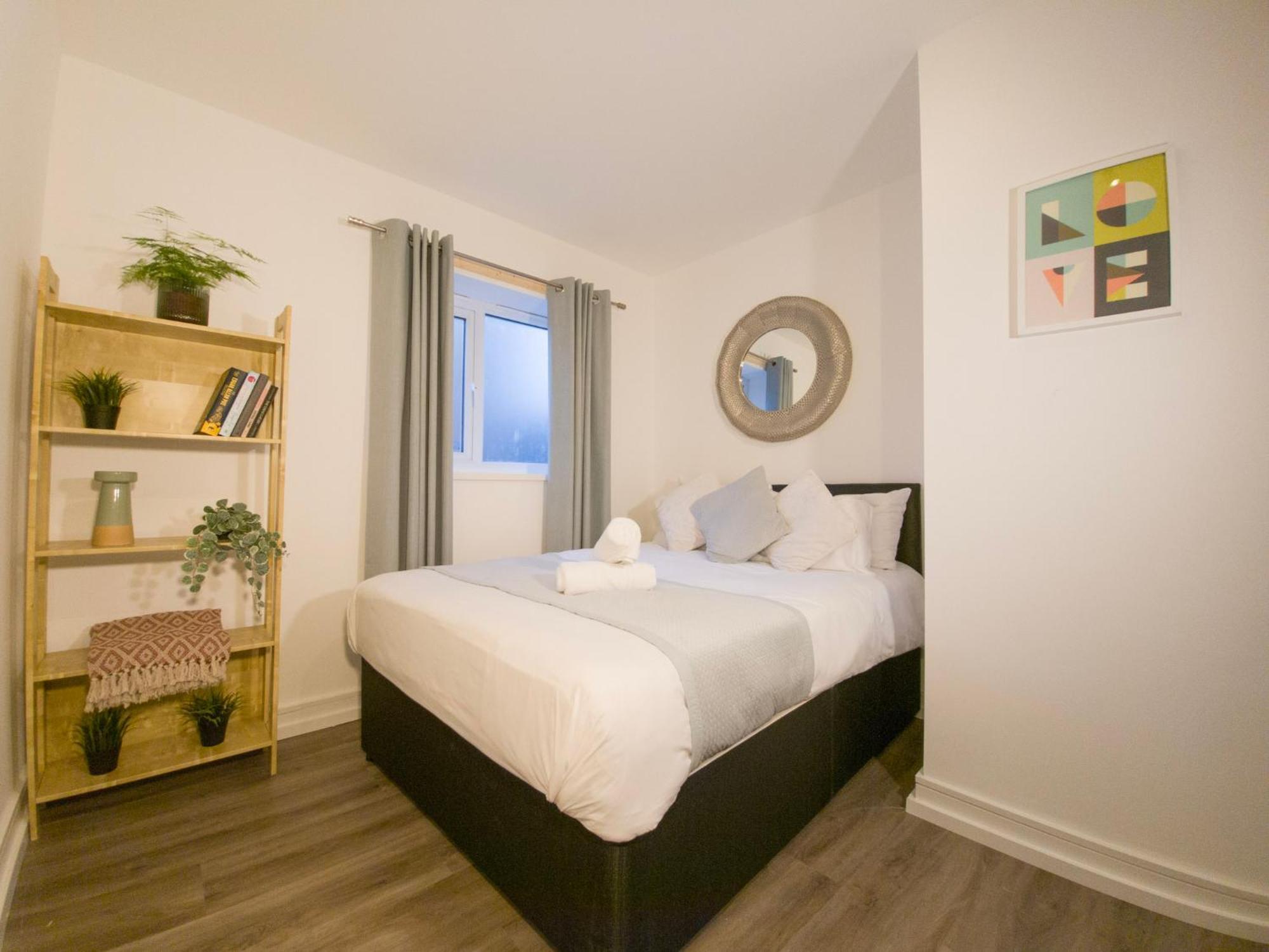 Plenty Of Parking Available; 3 Bedroom Apartment By Property Promise 卡迪夫 外观 照片