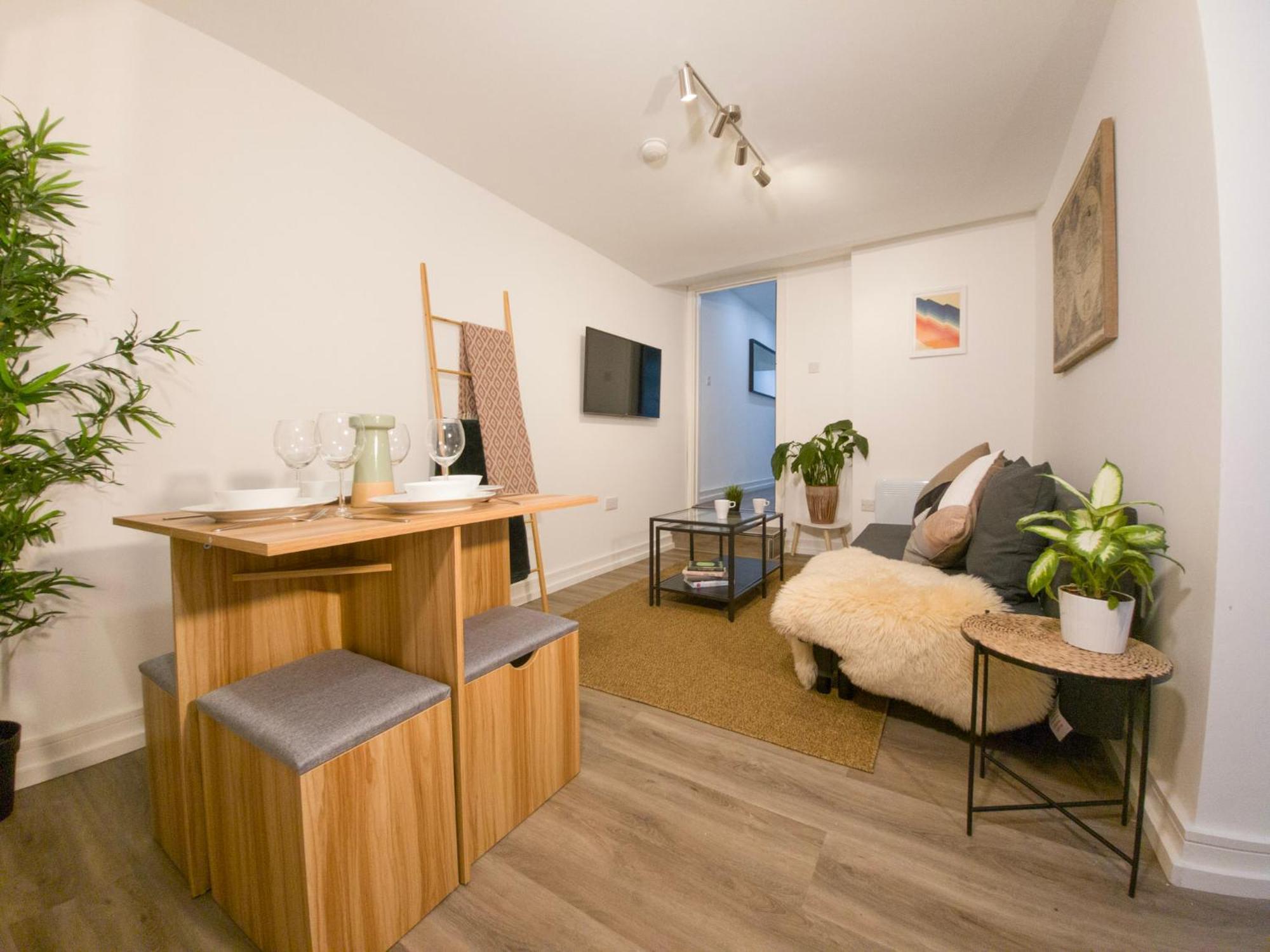 Plenty Of Parking Available; 3 Bedroom Apartment By Property Promise 卡迪夫 外观 照片
