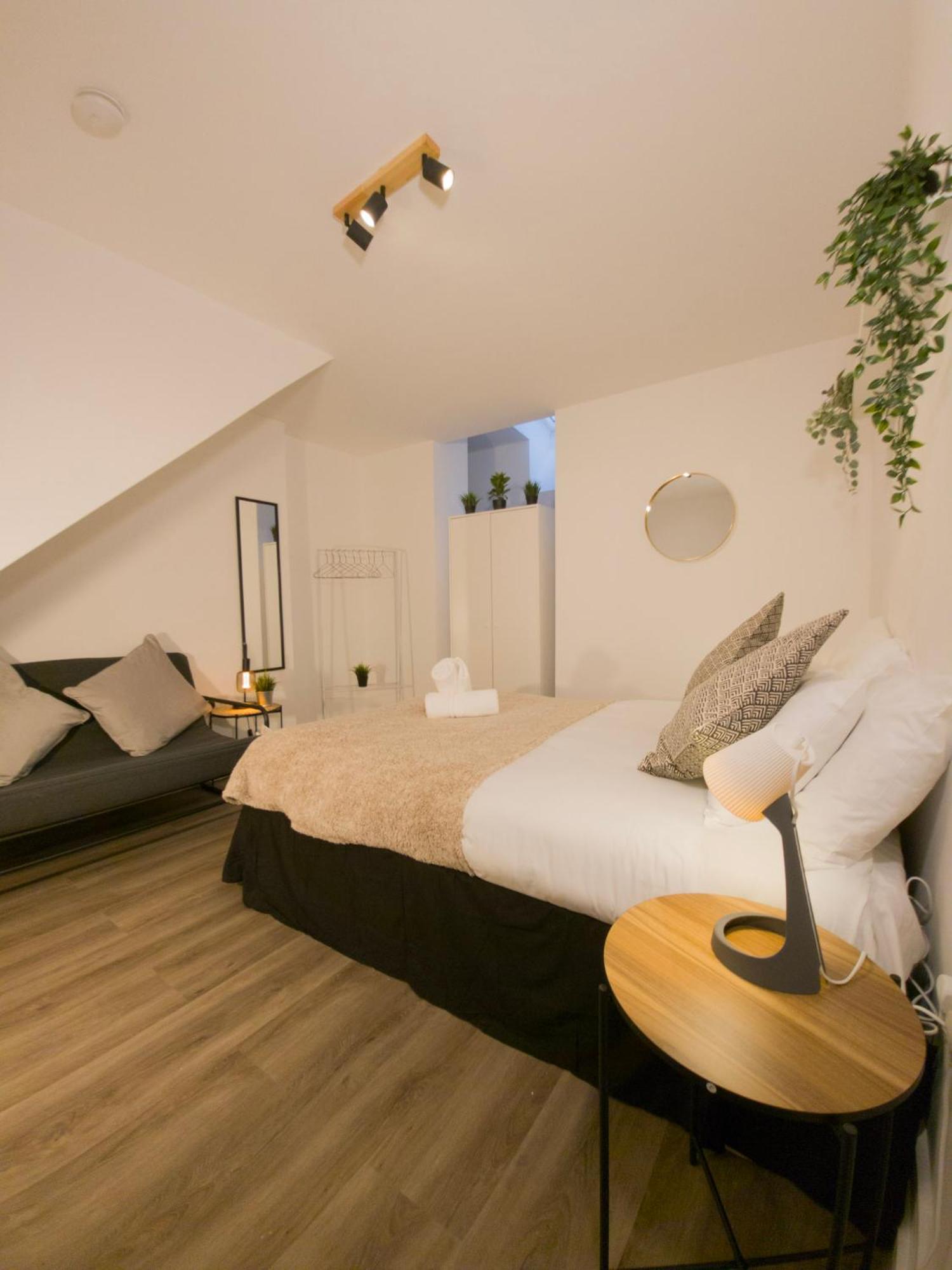 Plenty Of Parking Available; 3 Bedroom Apartment By Property Promise 卡迪夫 外观 照片