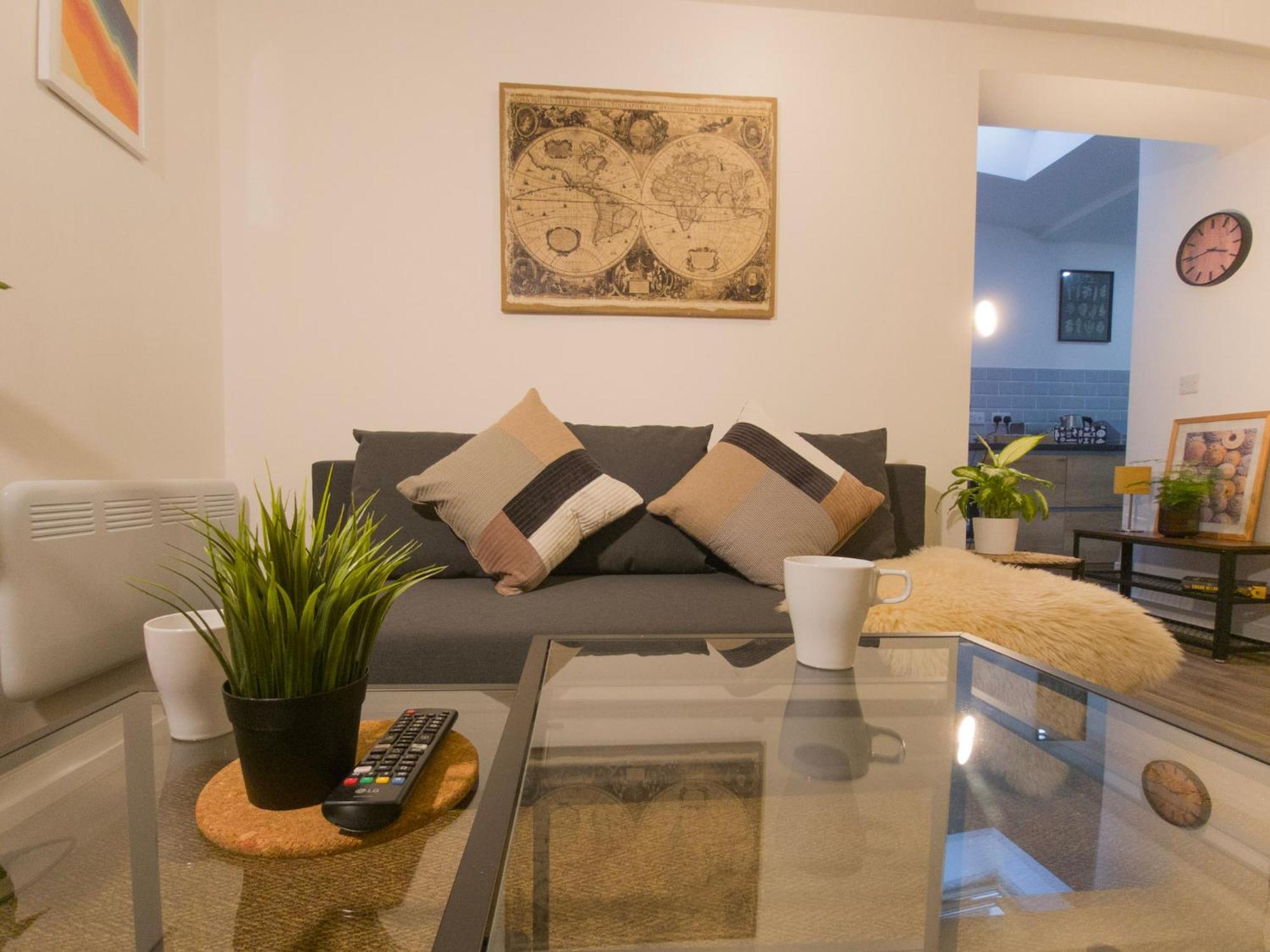 Plenty Of Parking Available; 3 Bedroom Apartment By Property Promise 卡迪夫 外观 照片