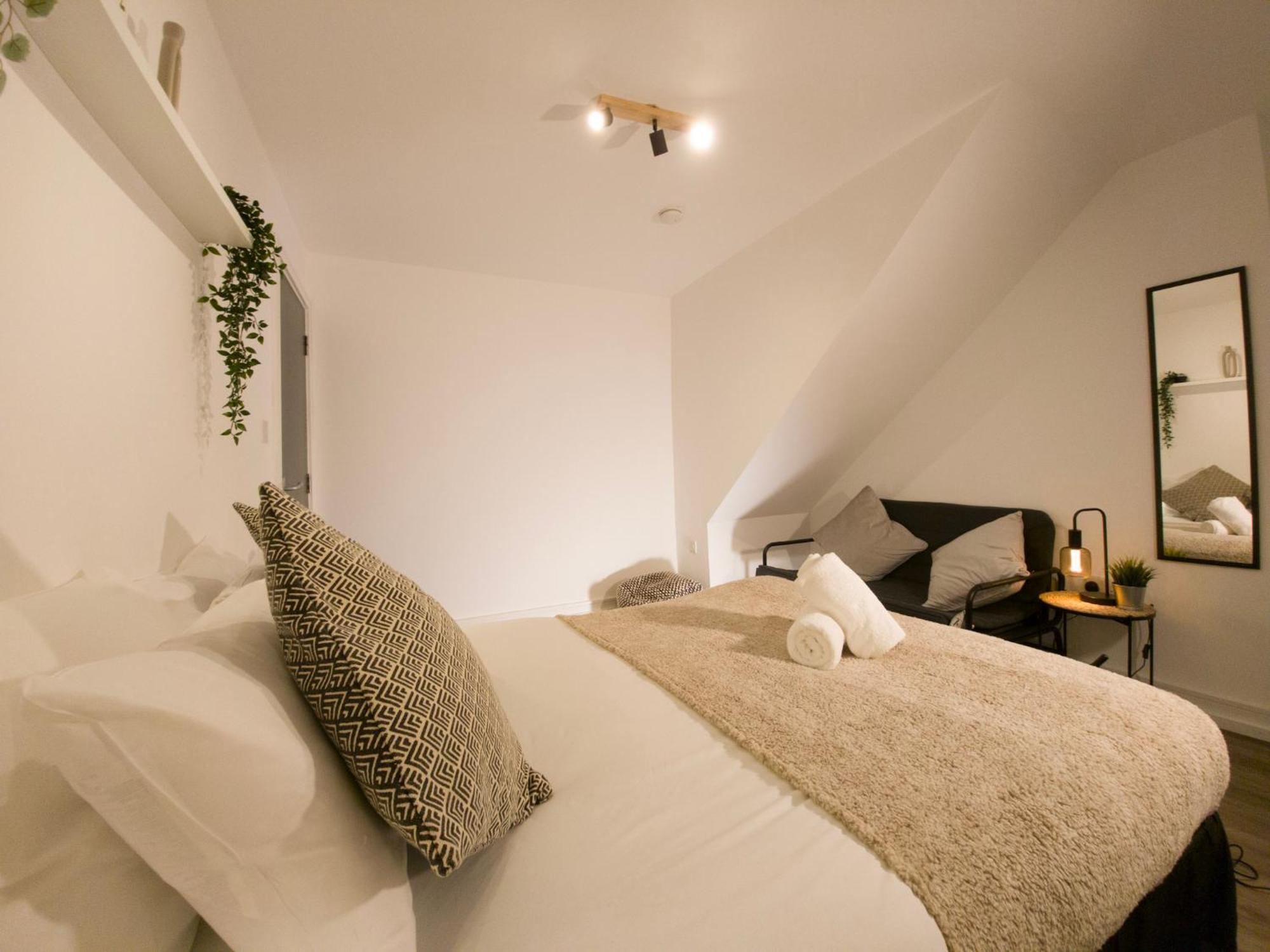 Plenty Of Parking Available; 3 Bedroom Apartment By Property Promise 卡迪夫 外观 照片