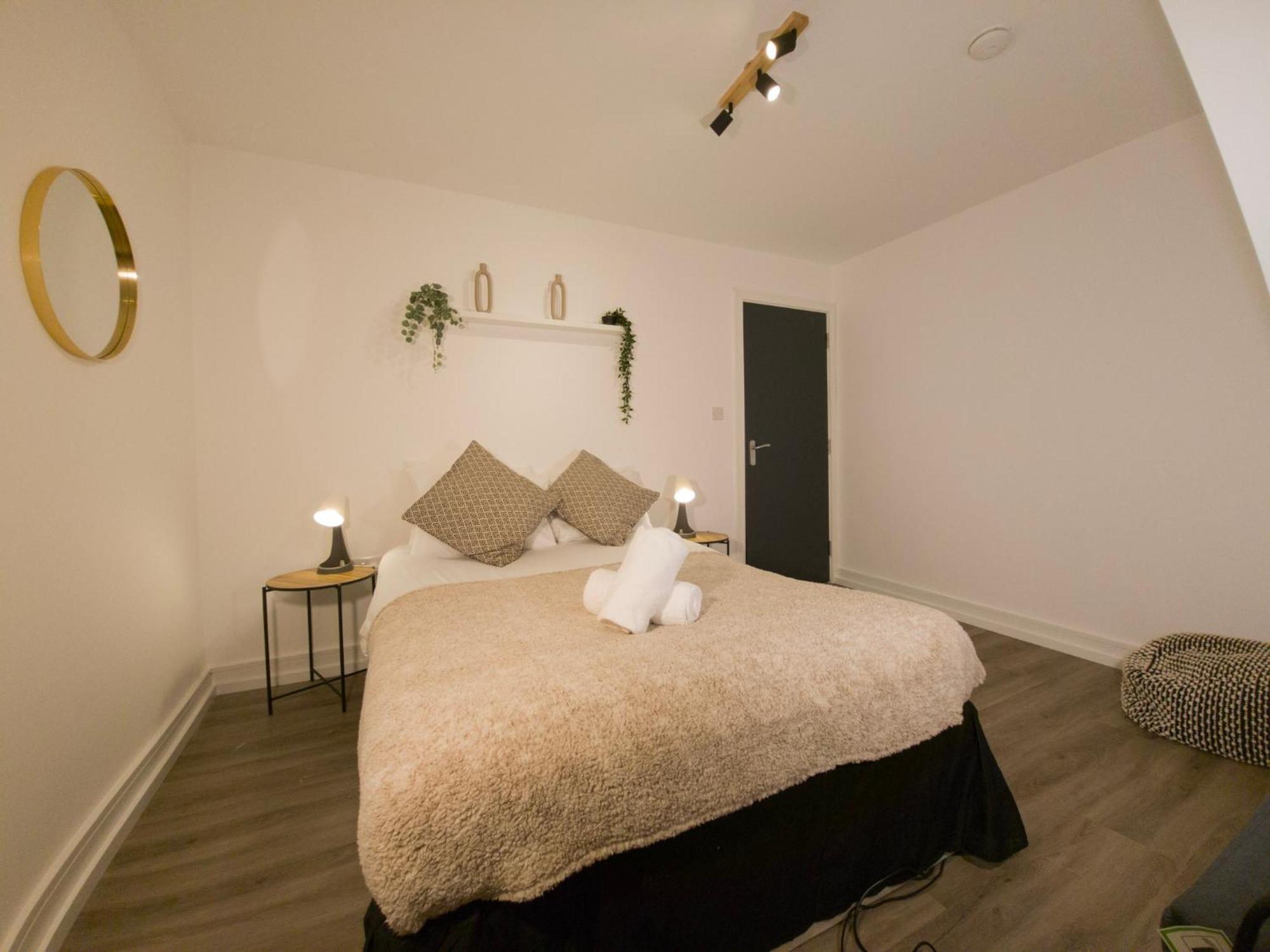 Plenty Of Parking Available; 3 Bedroom Apartment By Property Promise 卡迪夫 外观 照片